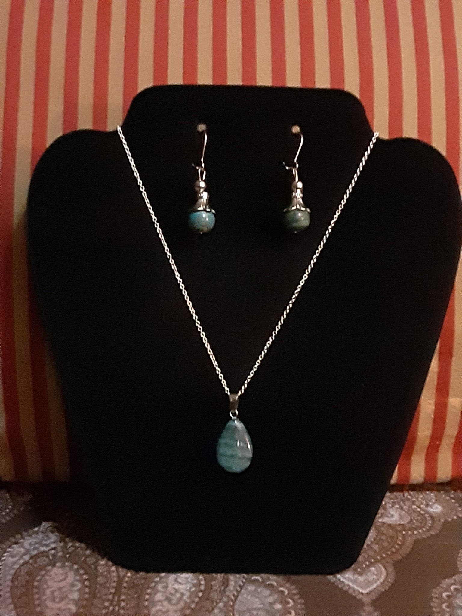 NOOK & CANDLE Jewelry Boutique Silver Plated link chain with Platinum Bead Clasp and Pendant with Earrings Blue Agate