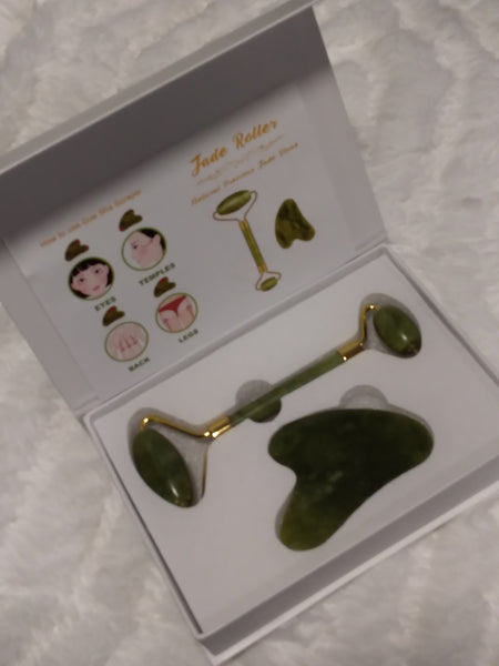 Nook and Candle Soothing Scented 2pc Jade Rolling Stone and Gua Sha Set