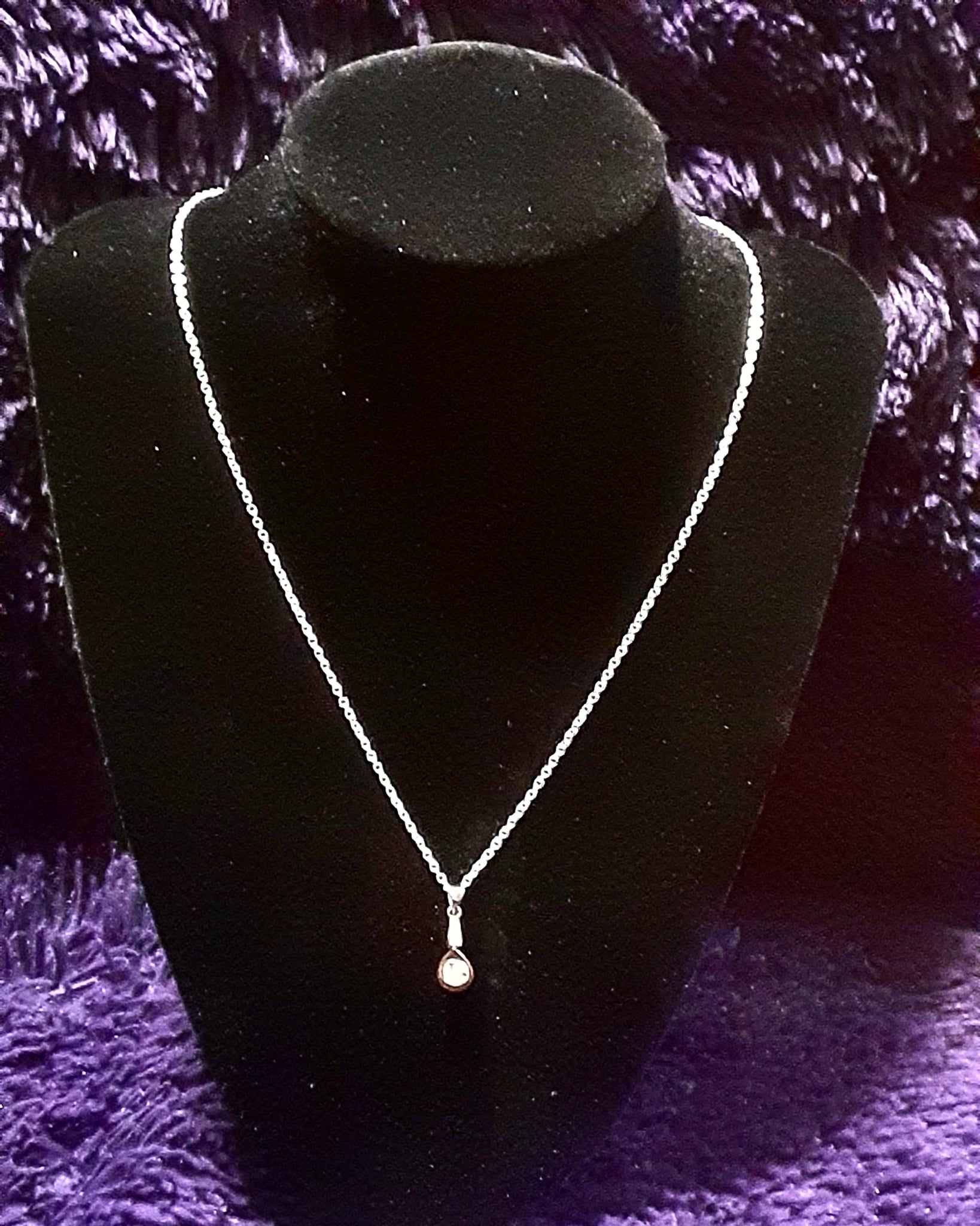 NOOK & CANDLE Jewelry Boutique Silver Plated link chain with Platinum Clasp and Birthstone Crystal