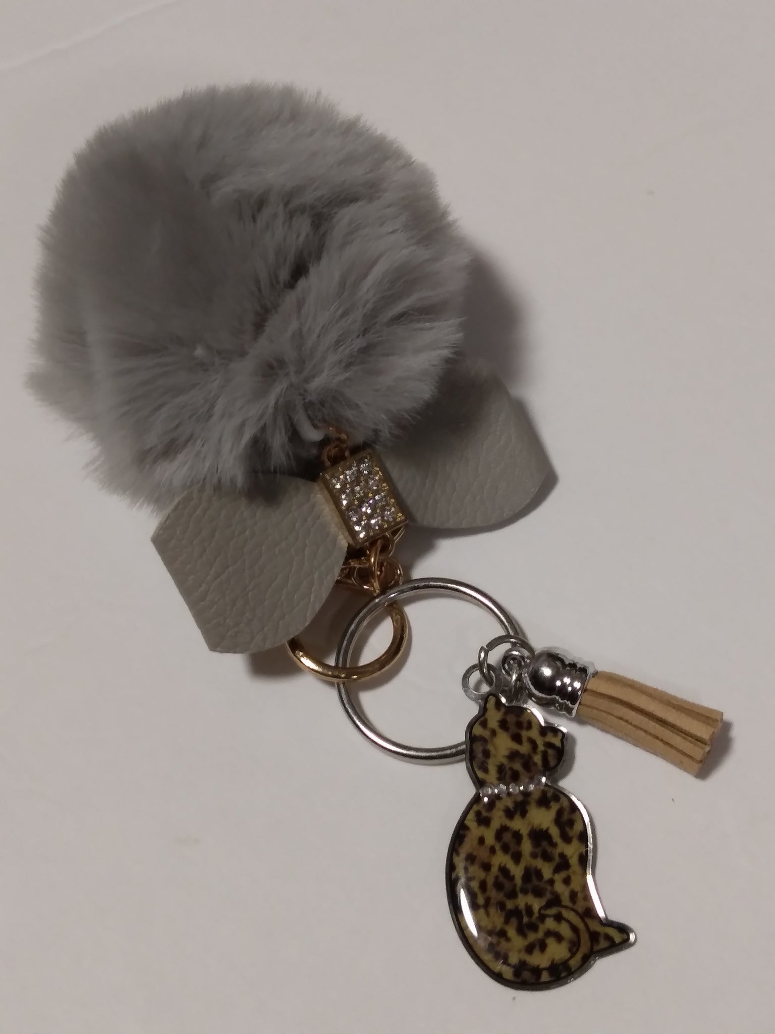 Keychain Spotted cat Charm Gray puff